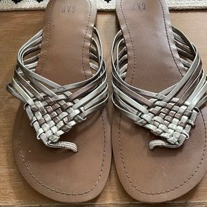 Gap sandal